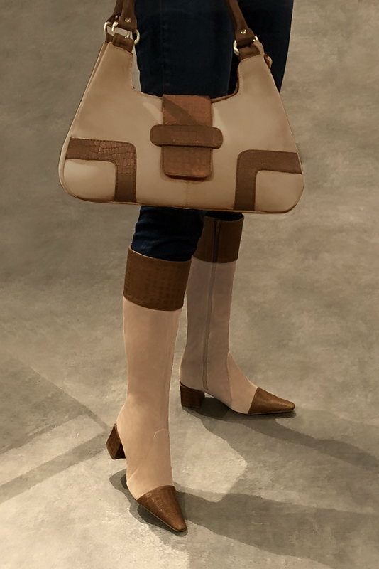 Tan beige and caramel brown women's dress handbag, matching pumps and belts. Worn view - Florence KOOIJMAN